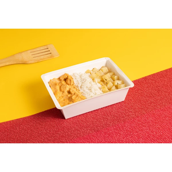 Strogonoff de frango, arroz branco e batata souté