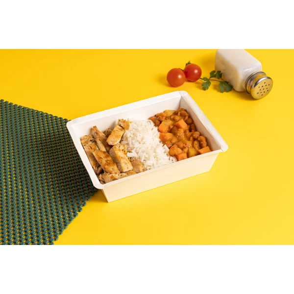 Filé de frango, arroz branco e feijão com legumes