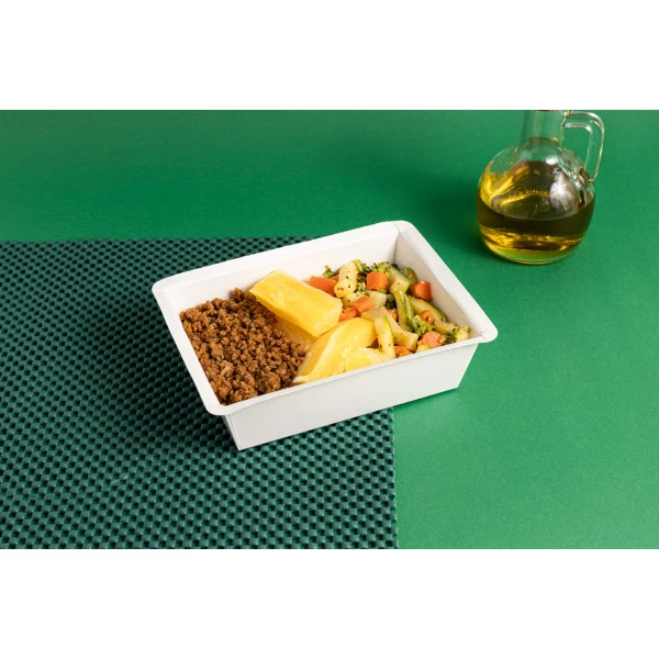 Patinho bovino, mandioca e legumes