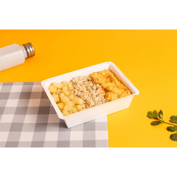 Strogonoff de frango, arroz integral e batata souté