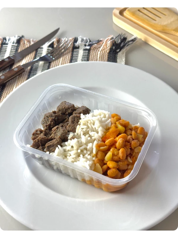 Patinho bovino, arroz branco e feijão com legumes