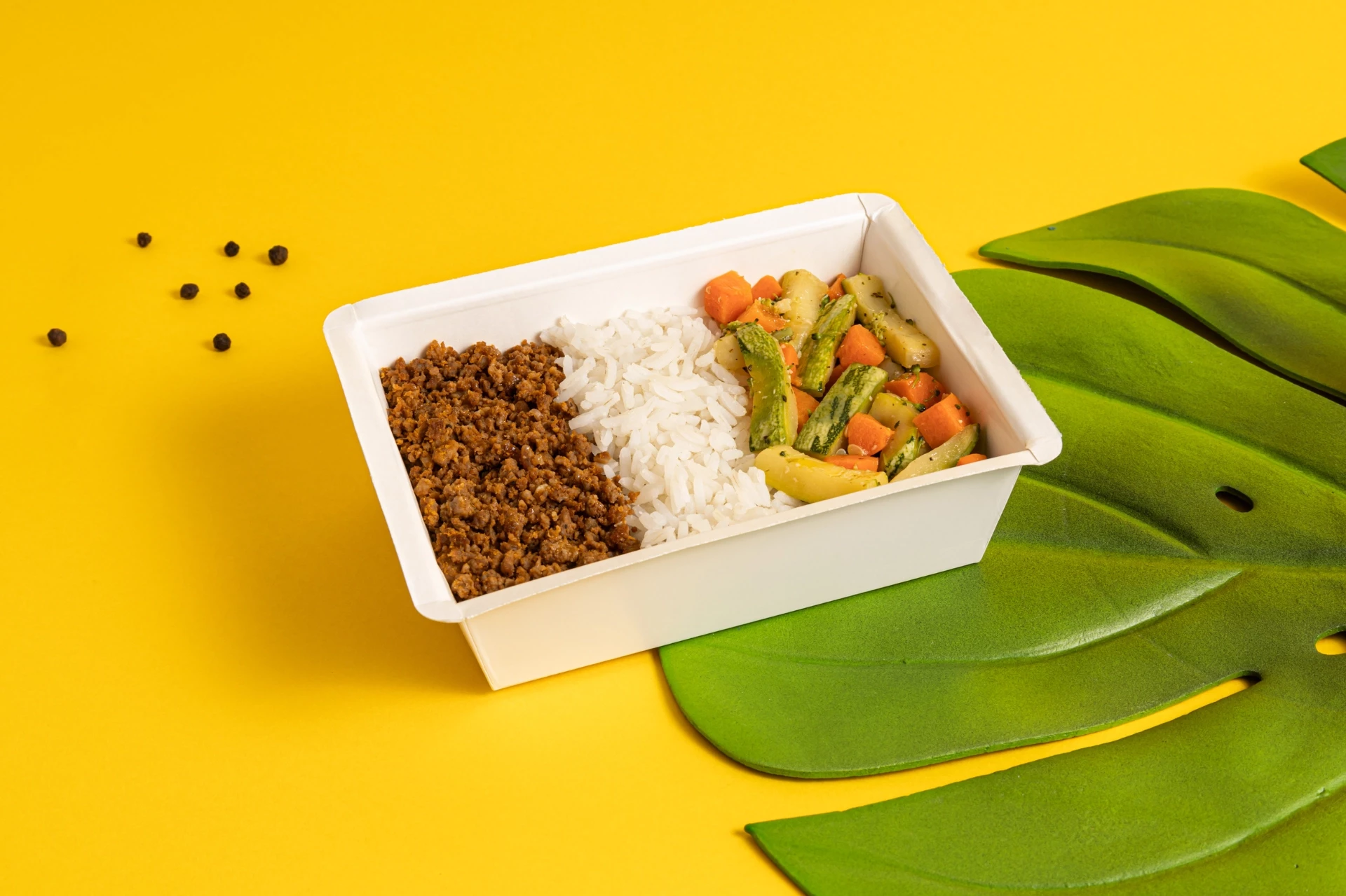 Patinho bovino, arroz branco e legumes