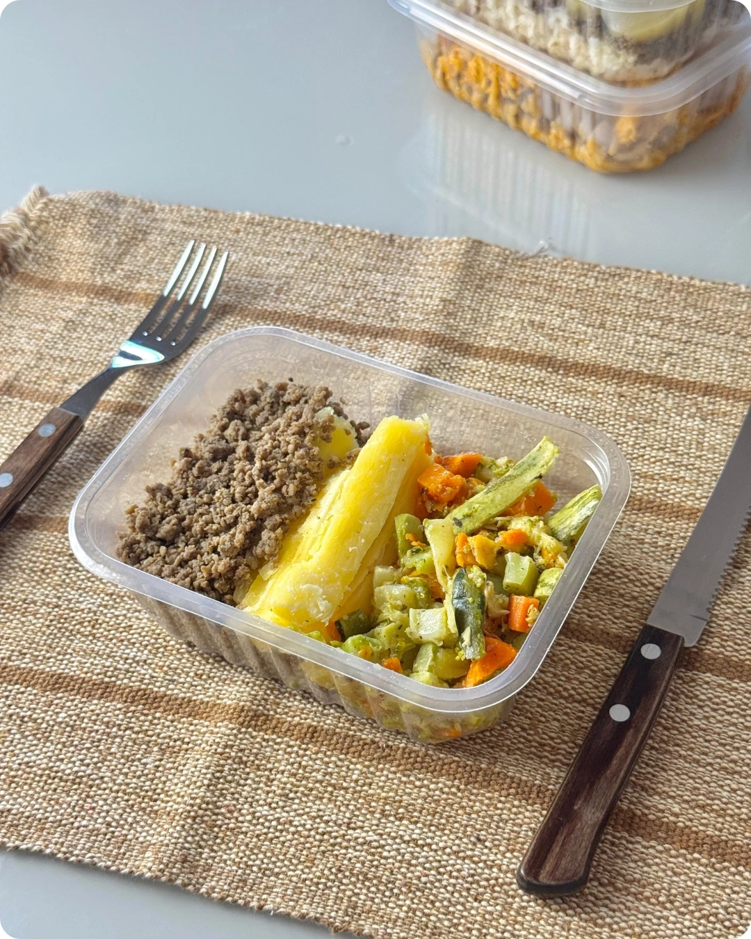 Patinho bovino, mandioca e legumes